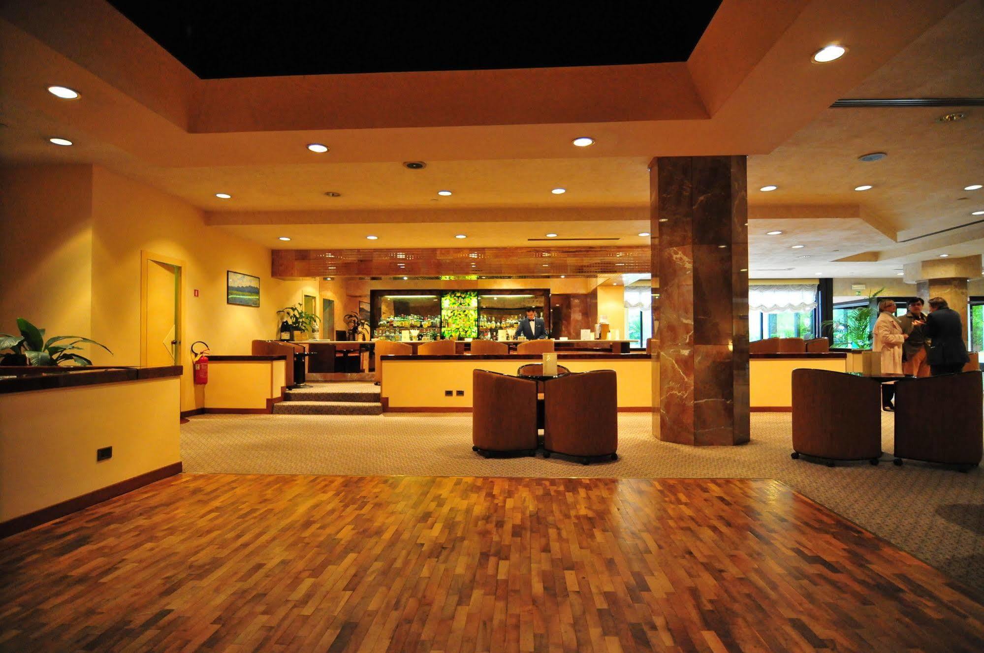 Conference Florentia Hotel ฟลอเรนซ์ ภายนอก รูปภาพ